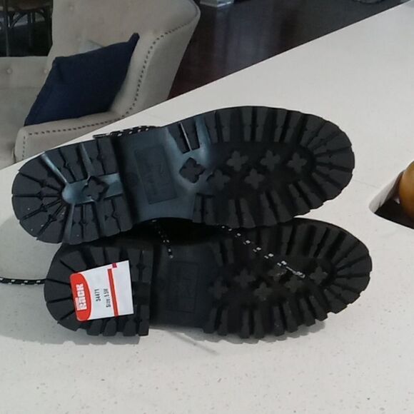 Marc Fisher Lizzie lug sole ankle hiking boot with shearling accent size 5.5 NWT - Picture 7 of 7